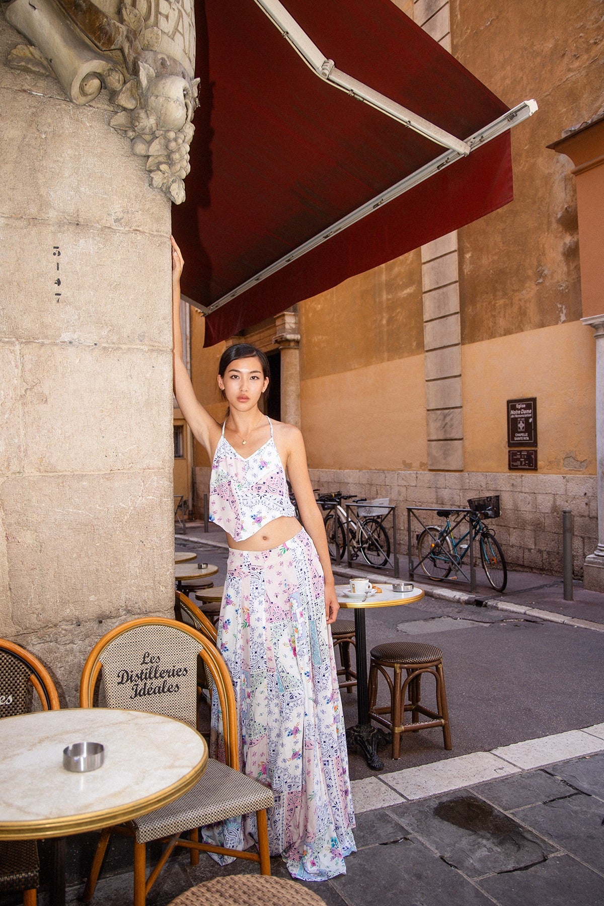 TOP KENDALL - PAISLEY FLORAL PATCH