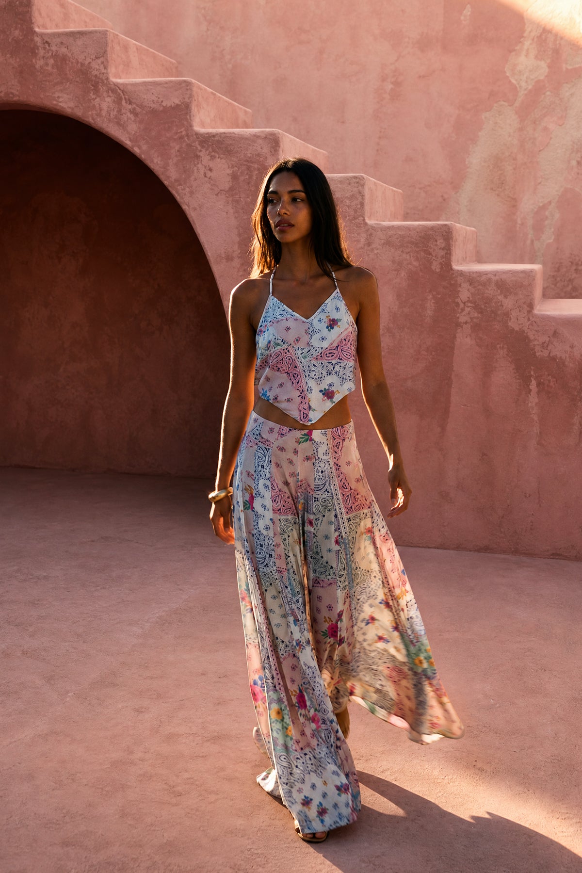 TOP KENDALL - PAISLEY FLORAL PATCH
